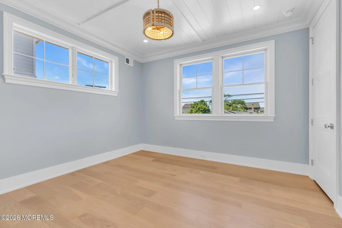 Photo of 153 Pershing Boulevard