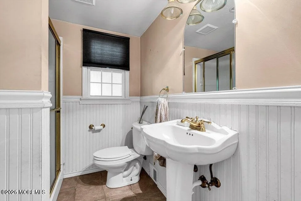 Photo of 150 Easy Street