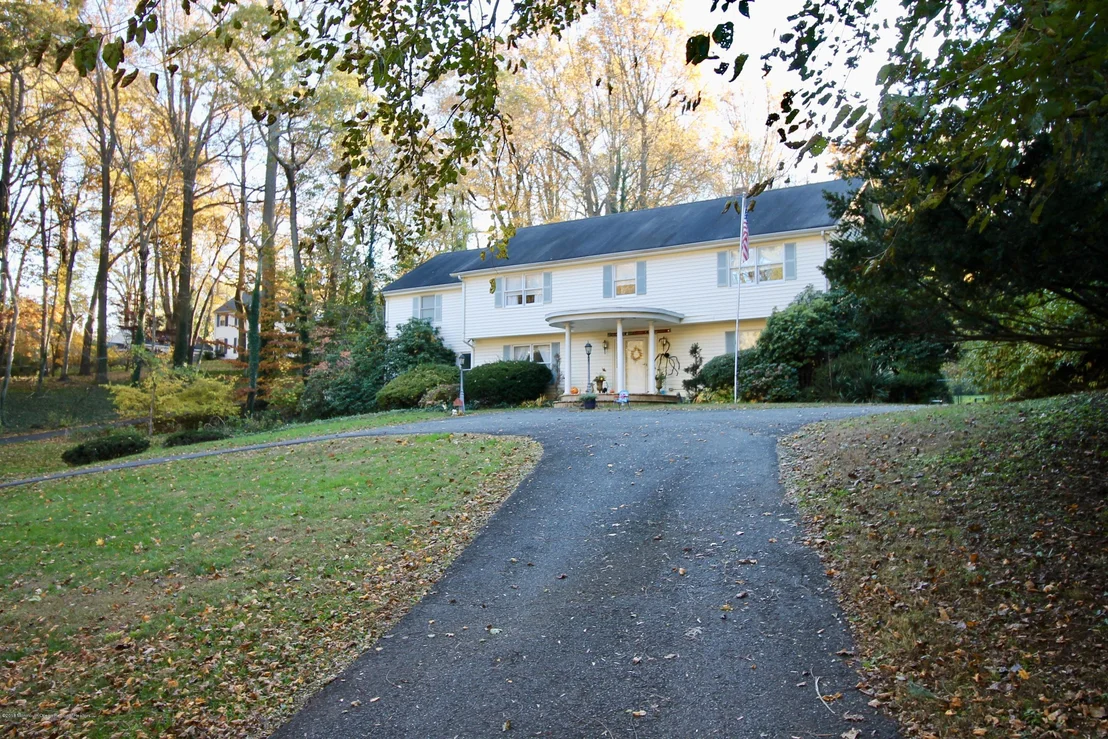 Photo of 33 Deepdale Drive