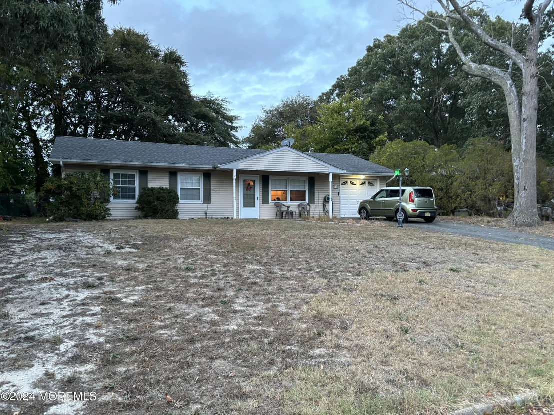 Photo of 412 Lawrence Drive