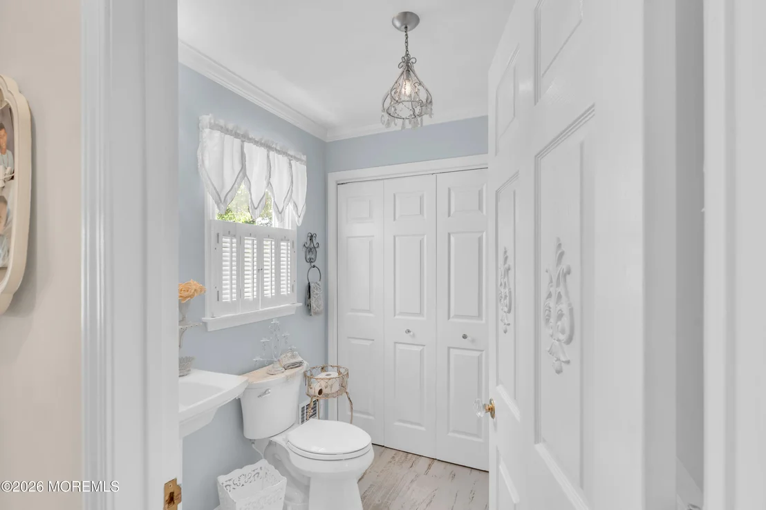 Photo of 901 Roundtree Drive