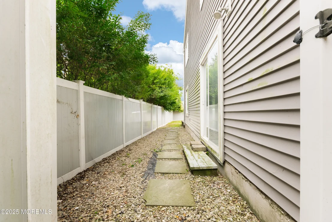 Photo of 593 Patten Avenue
