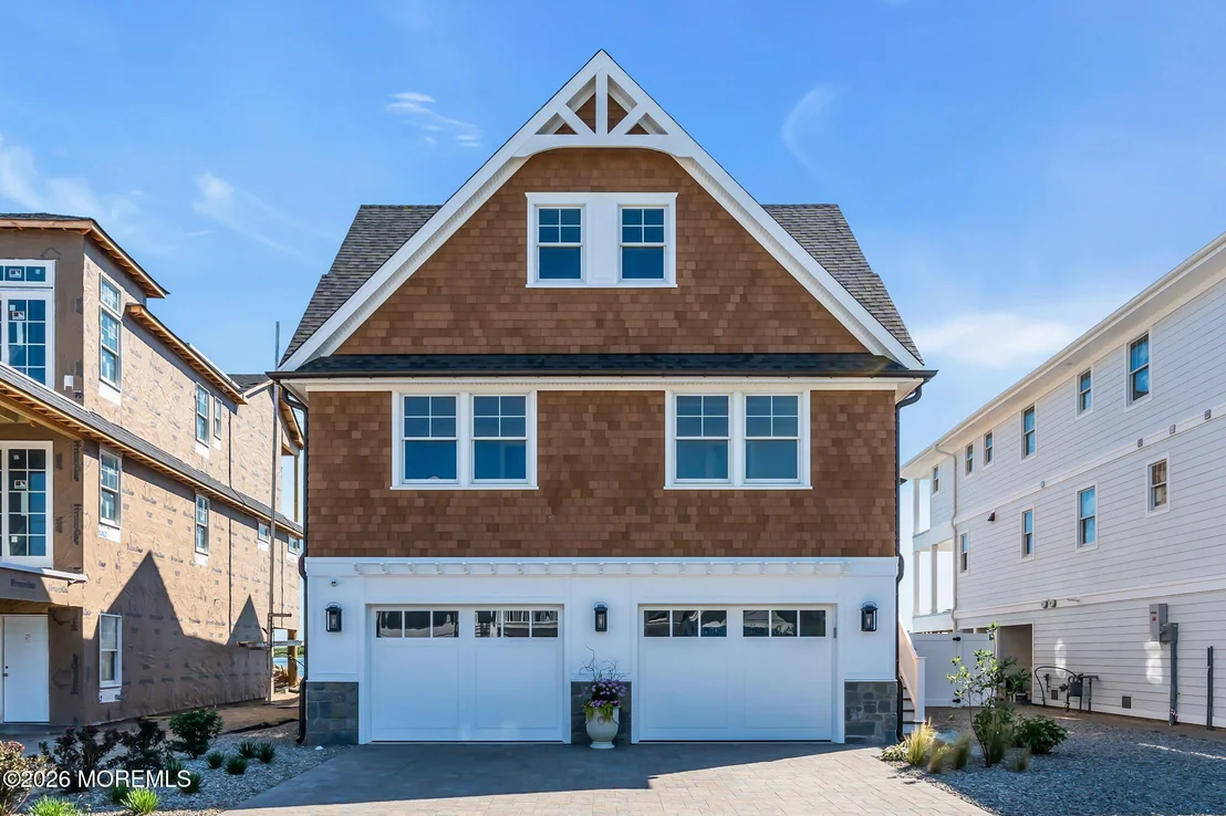 Photo of 153 Pershing Boulevard