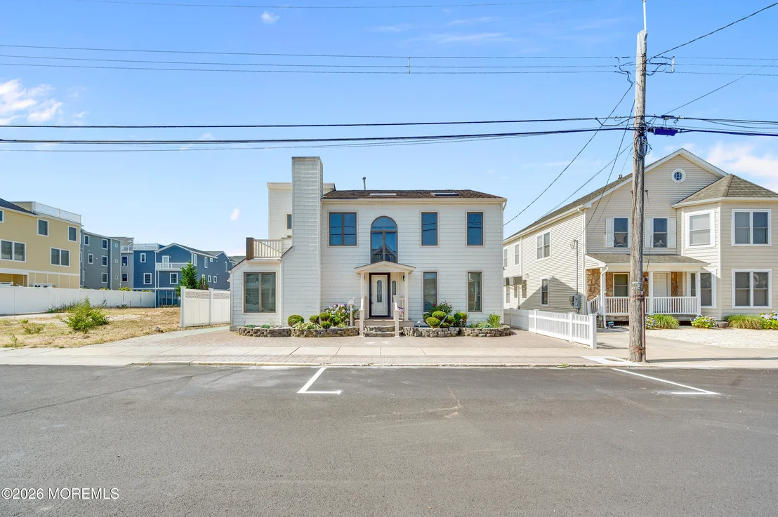 Photo of 3 7th Avenue