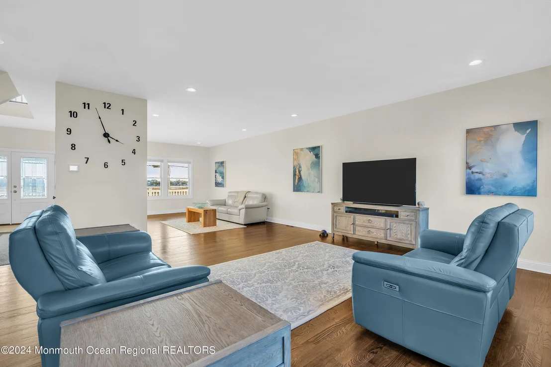 Photo of 106 Saint Lawrence Boulevard