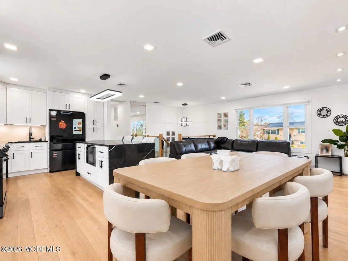 Photo of 19 Beacon Street