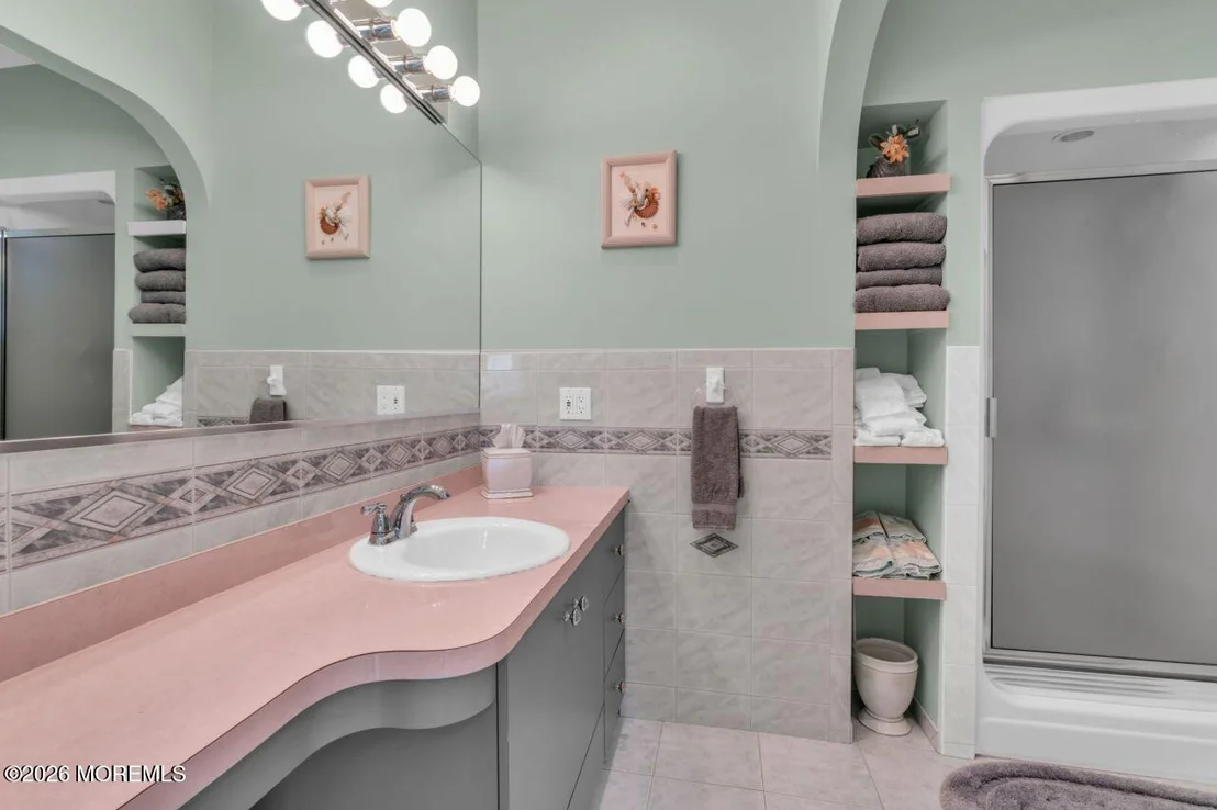 Photo of 1308 Laurel Boulevard