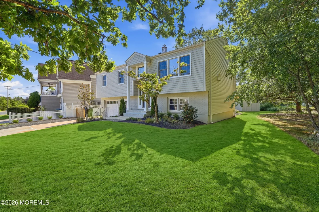 Photo of 208 N Riverside Drive