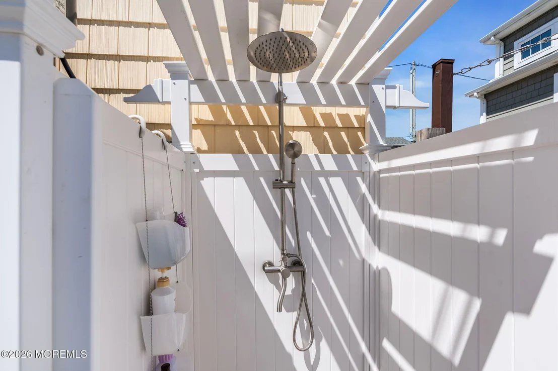 Photo of 115 W Tide Way