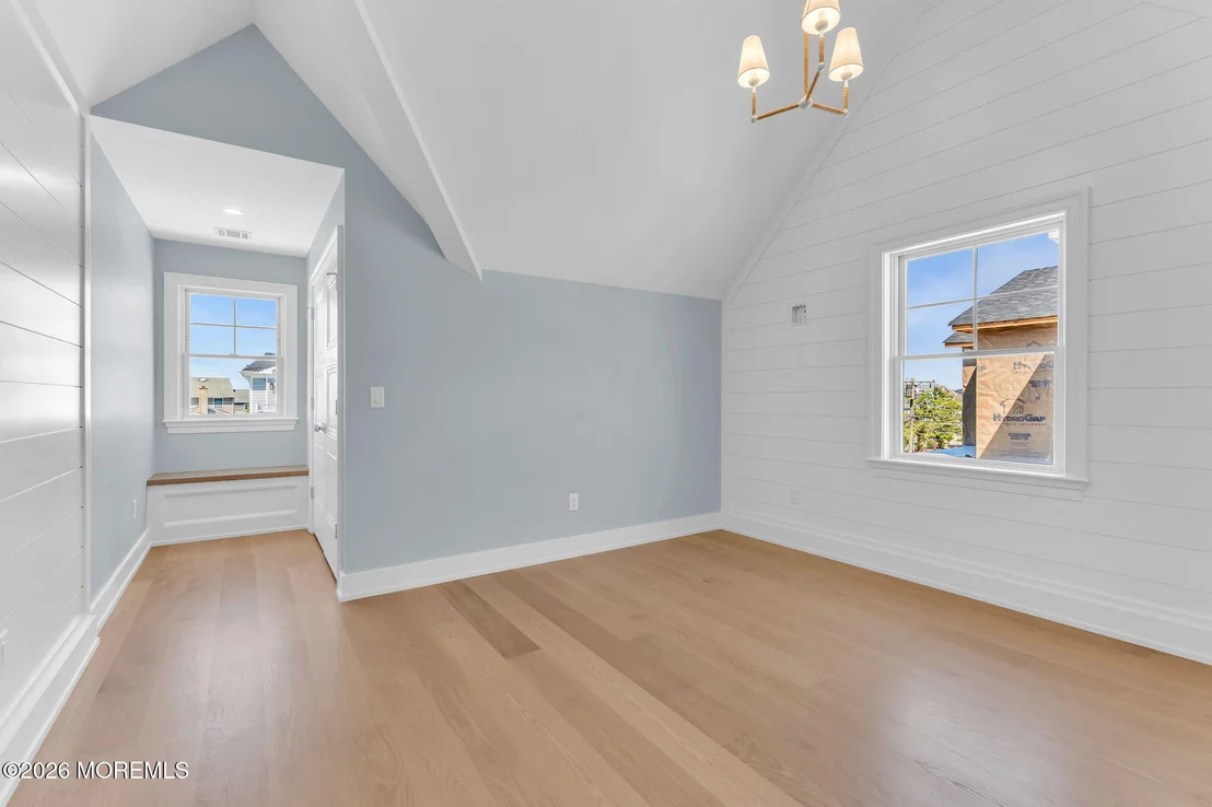 Photo of 153 Pershing Boulevard