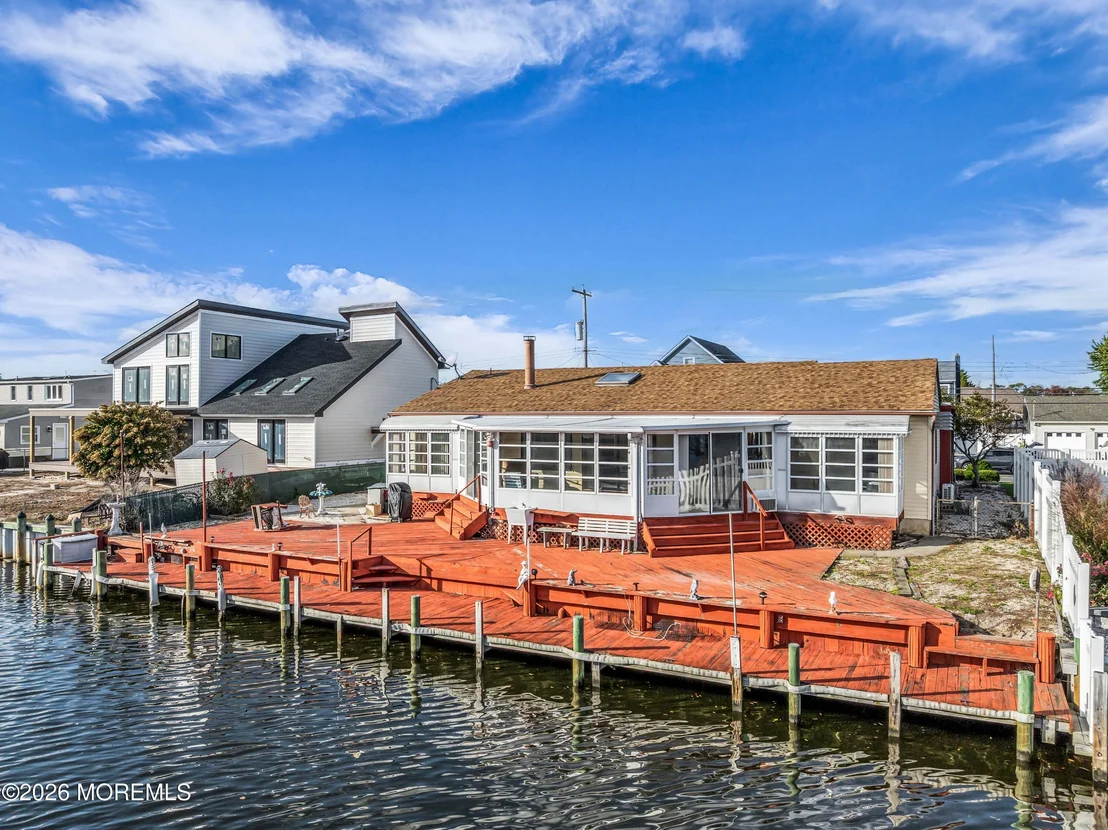 Photo of 1007 Laurel Boulevard