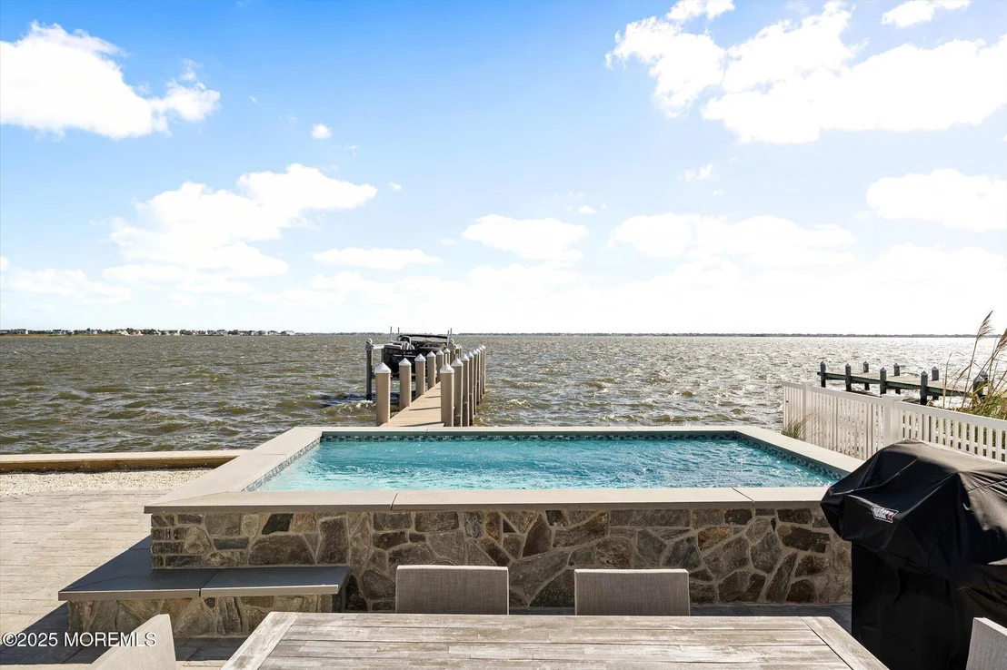 Photo of 673 Bayview Drive