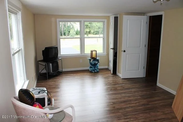 Photo of 633 W Commodore Boulevard
