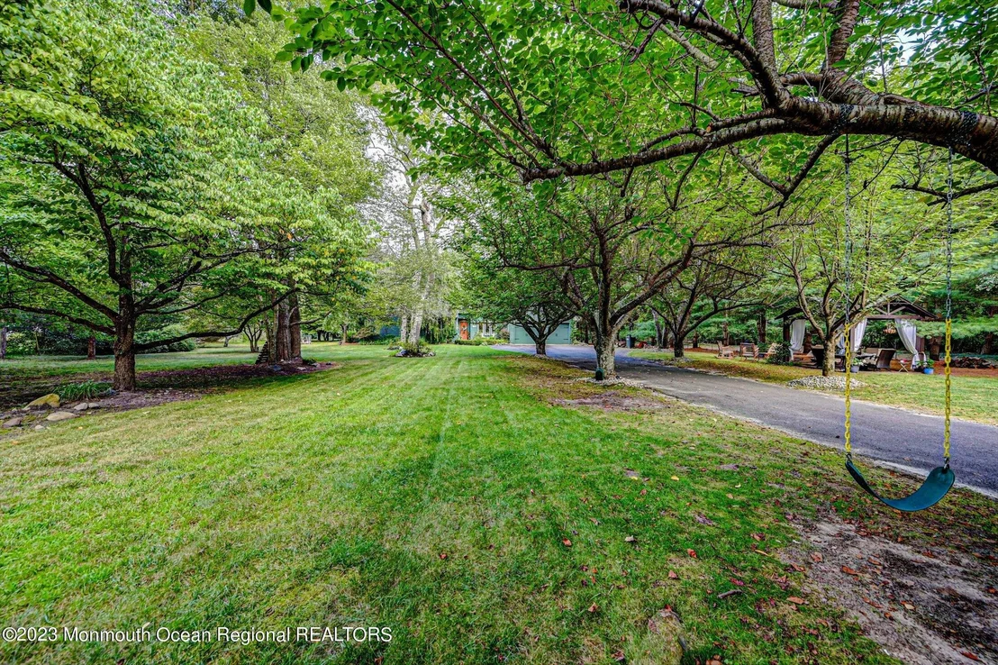 Photo of 897 Fort Plains Road