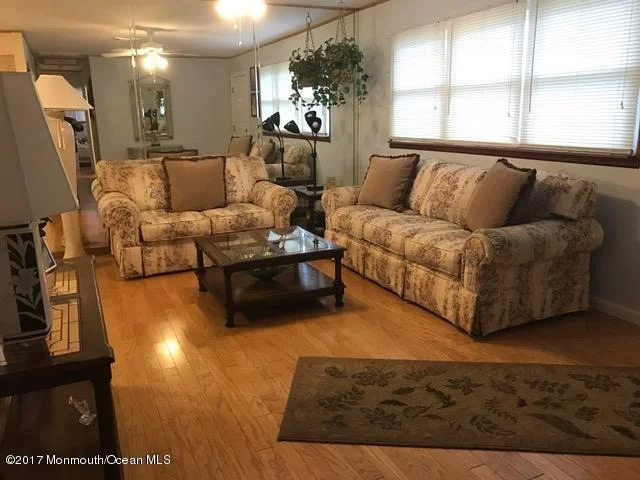Photo of 450 Applegate Avenue