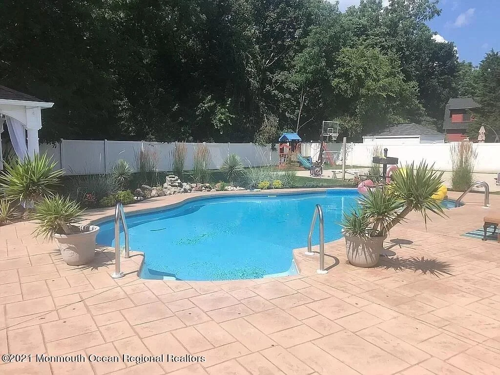 Photo of 607 Windcrest Court