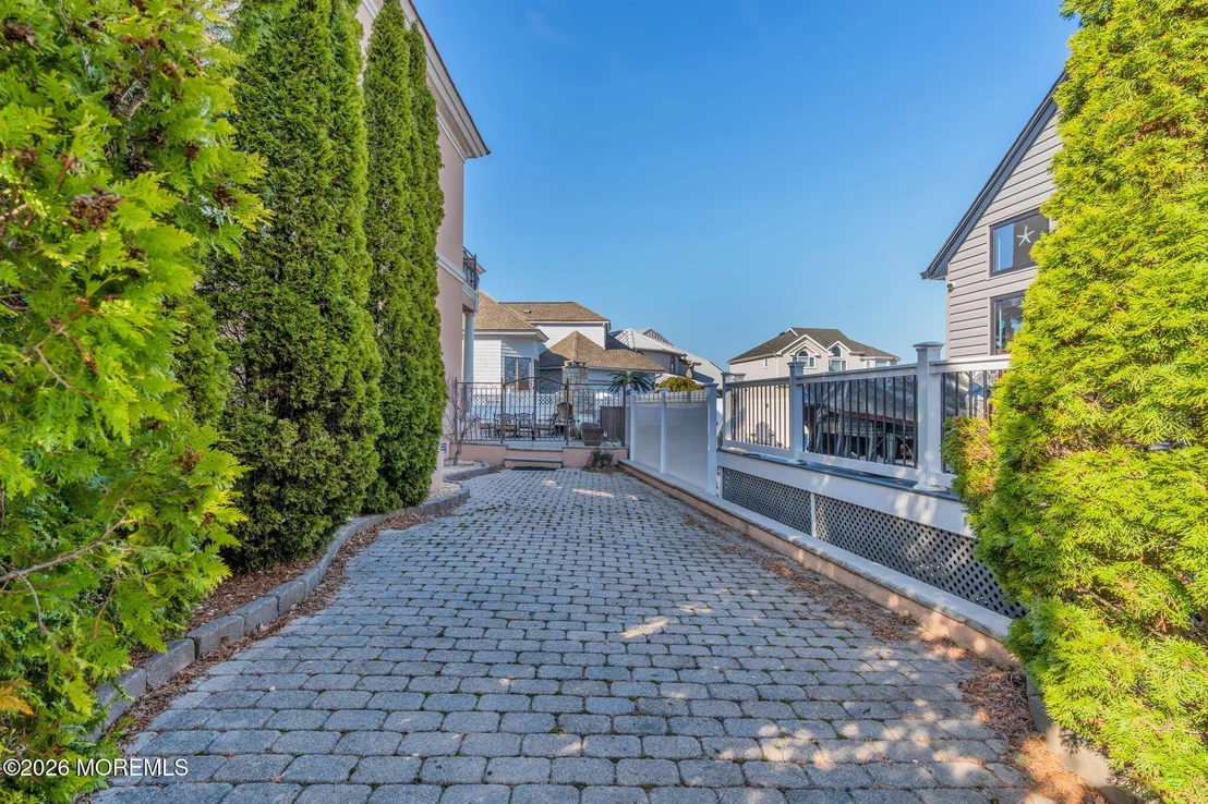 Photo of 342 Aldo Drive