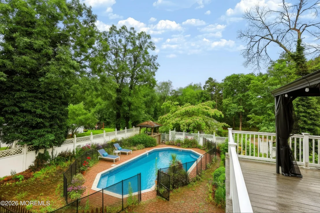 Photo of 2121 Ridgeway Road