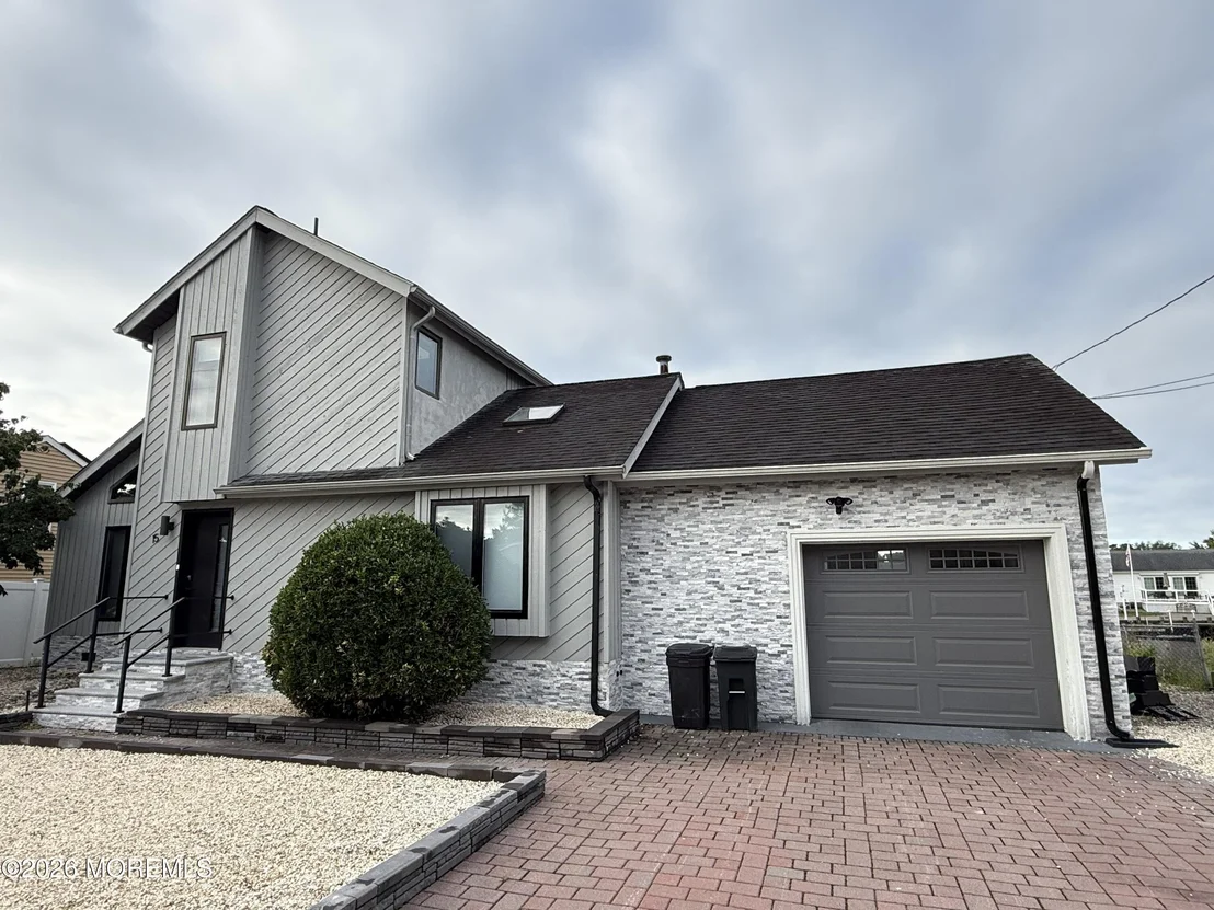 Photo of 15 Parkers Point Boulevard