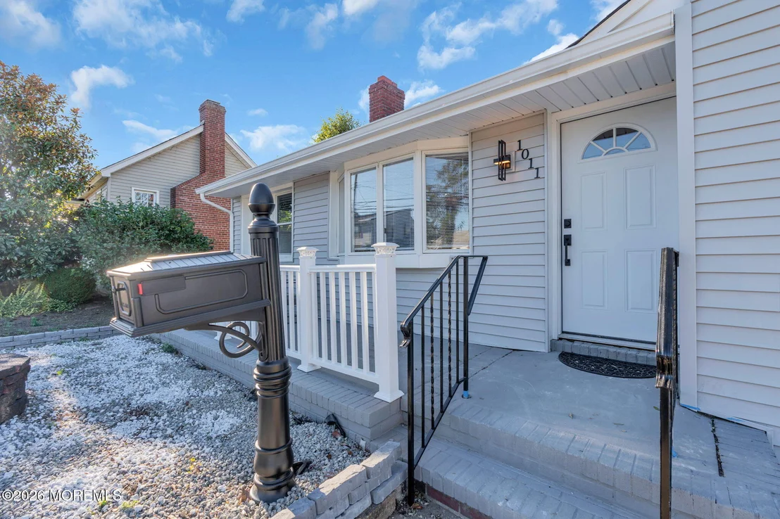Photo of 1011 Florence Avenue