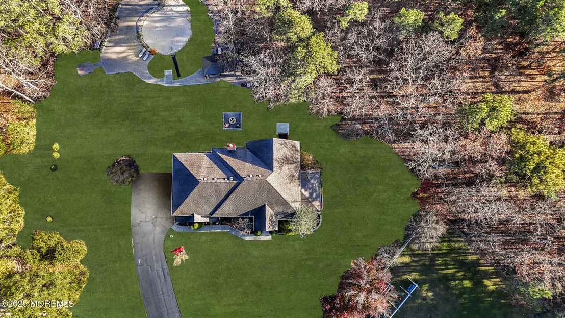 Photo of 2 Woods Edge Drive