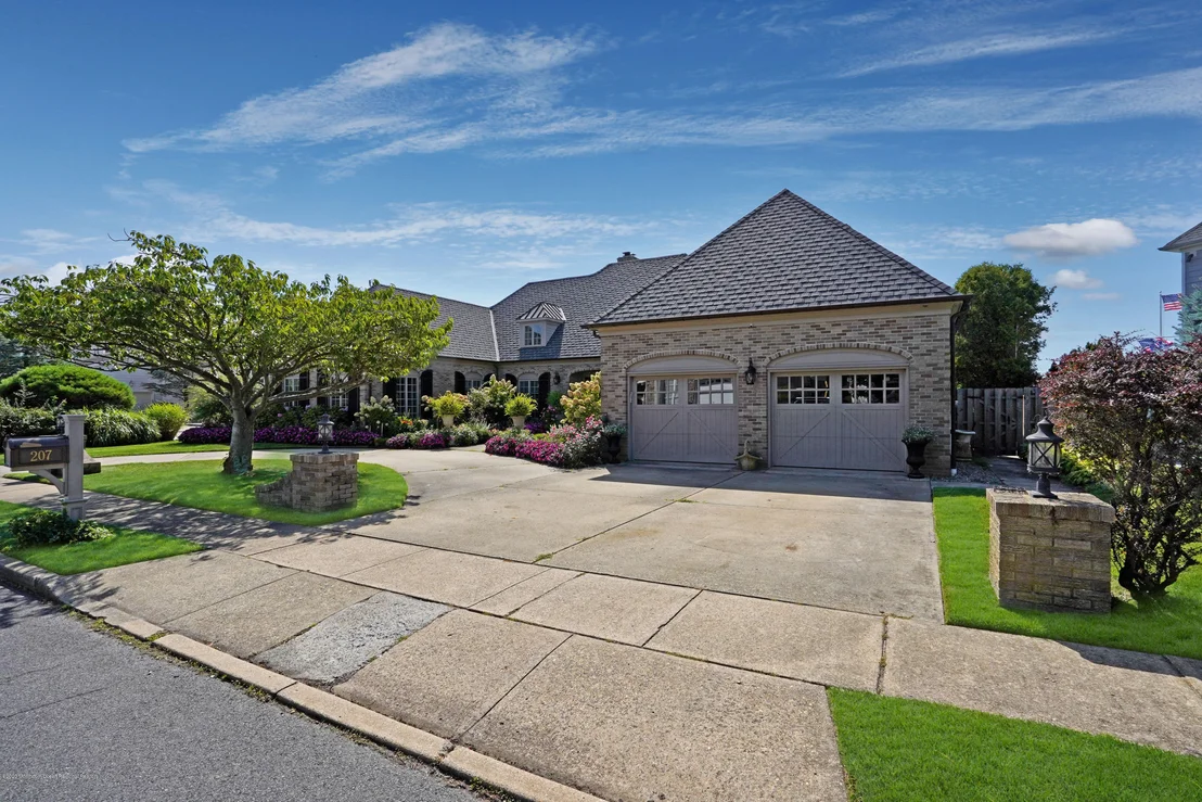 Photo of 207 Pointe Drive