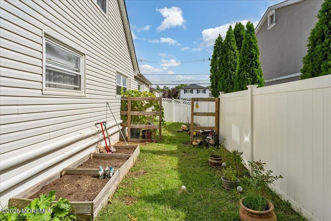 Photo of 48 Cresci Boulevard