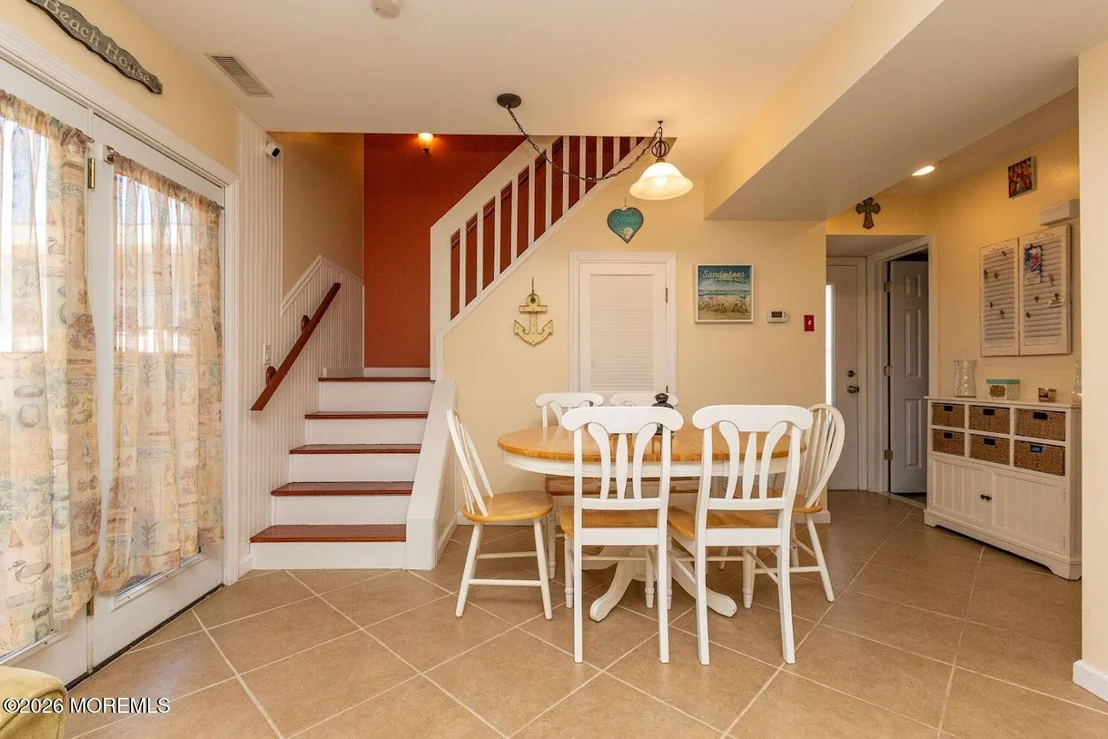 Photo of Unit 5 at 1102 Boulevard