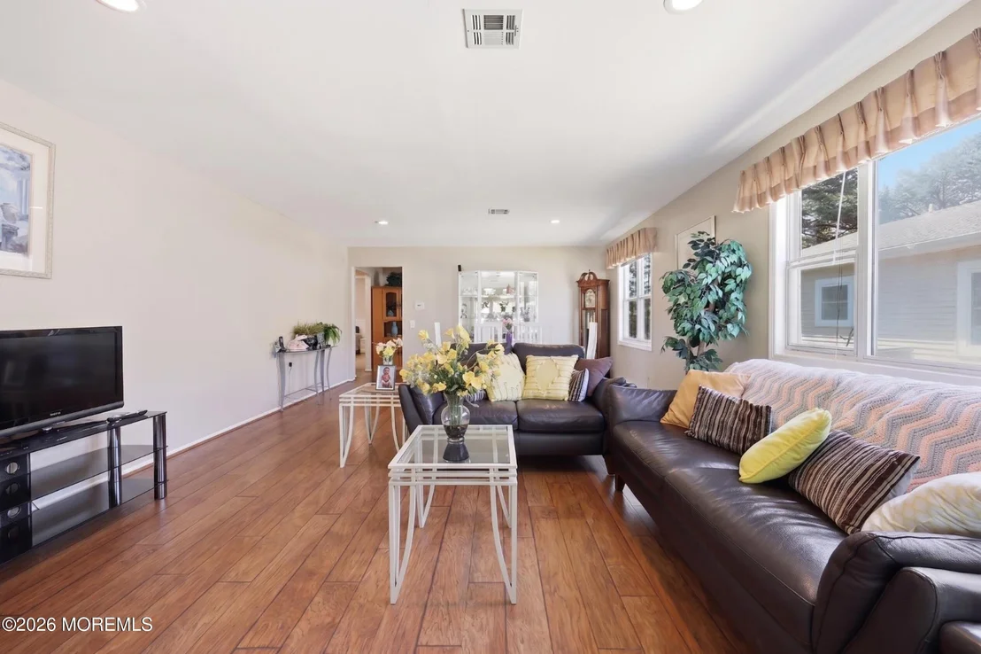 Photo of 78 Pulaski Boulevard