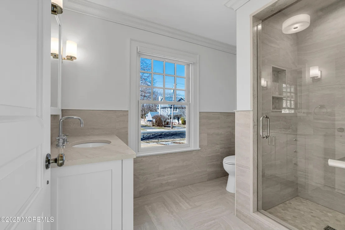 Photo of 327 South Boulevard