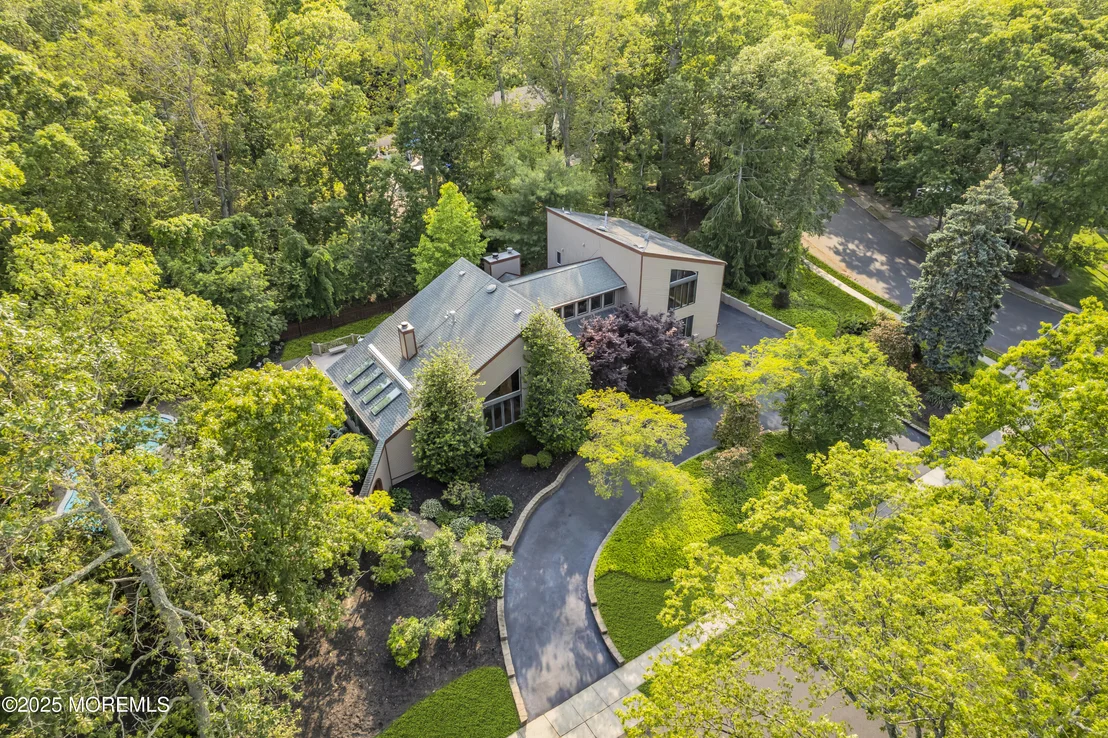 Photo of 635 Winding River Road