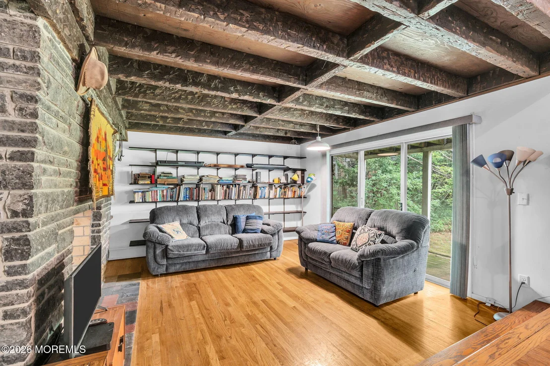 Photo of 343 River Road