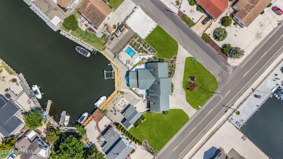 Photo of 237 Bay Shore Drive