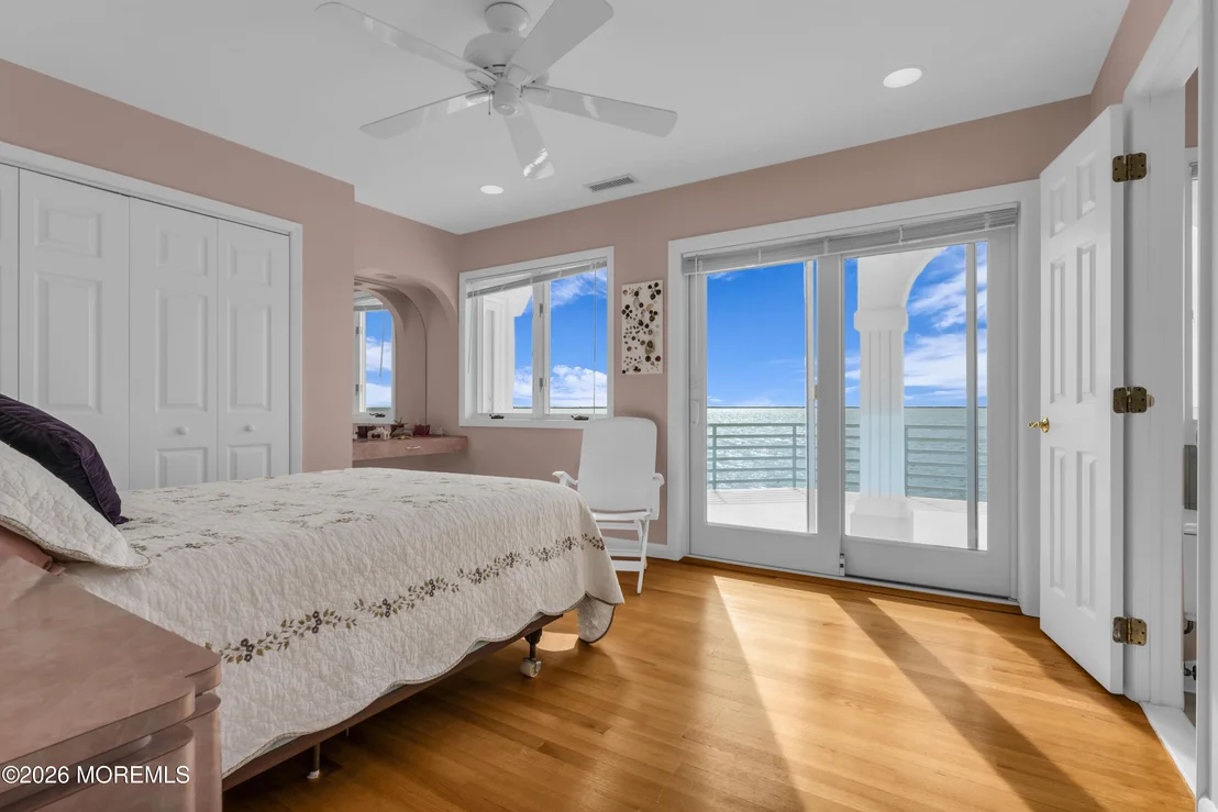 Photo of 1308 Laurel Boulevard