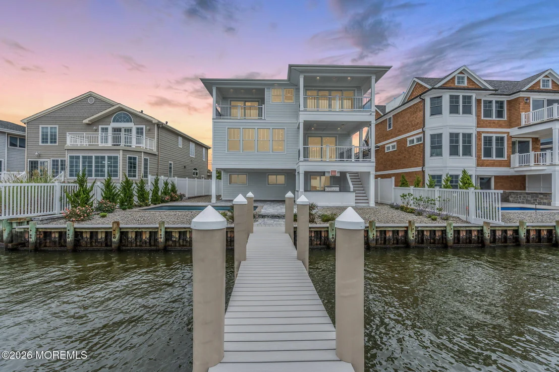 Photo of 151 Pershing Boulevard