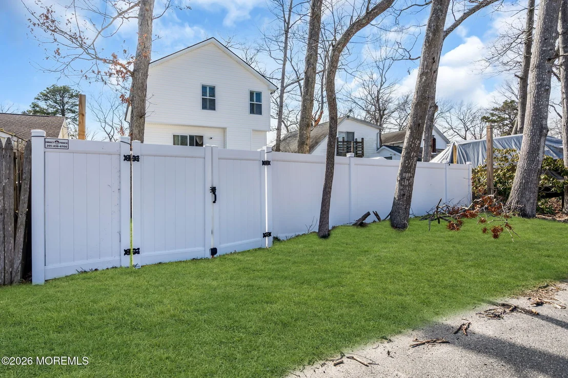 Photo of 1620 Ewart Road