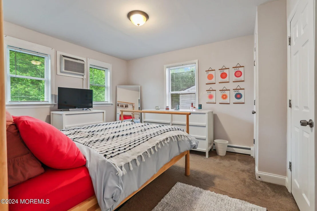 Photo of 785 Lakeshore Drive