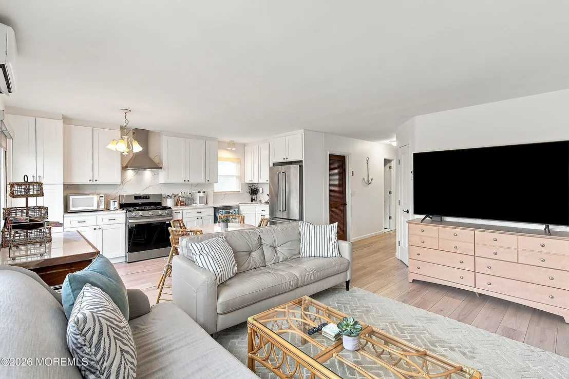 Photo of 216 Montclair Road S