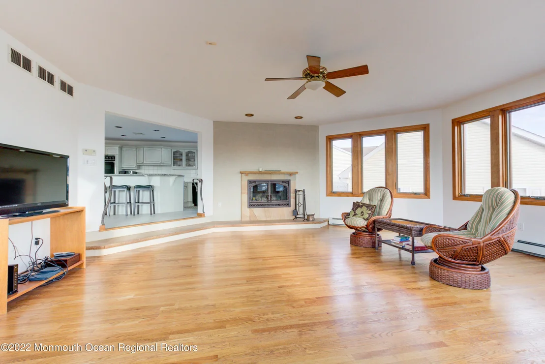 Photo of 1009 Plimsoll Pt