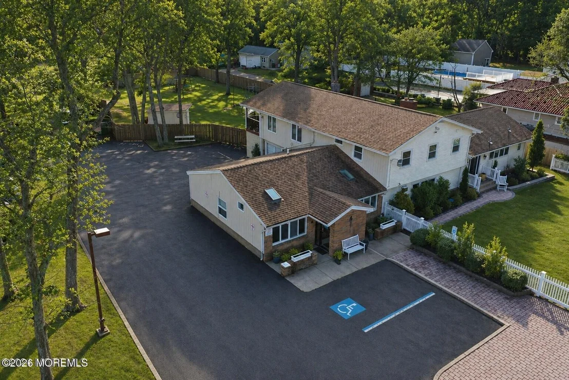 Photo of 437 Adamston Road