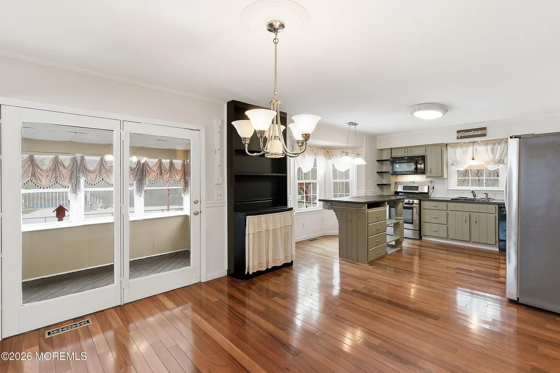 Photo of 638 Freehold Road