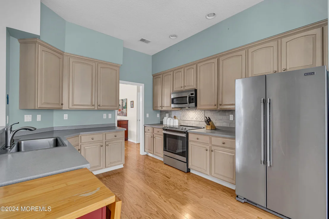 Photo of 2584 Collier Road