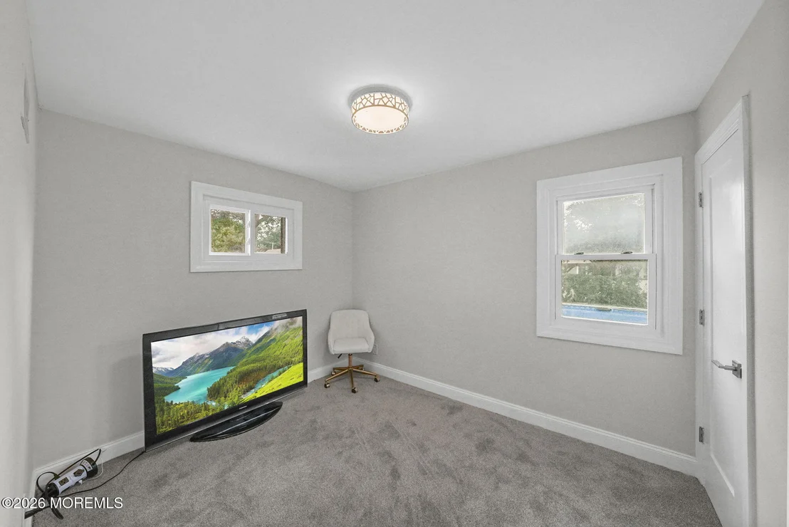 Photo of 105 Roosevelt Drive