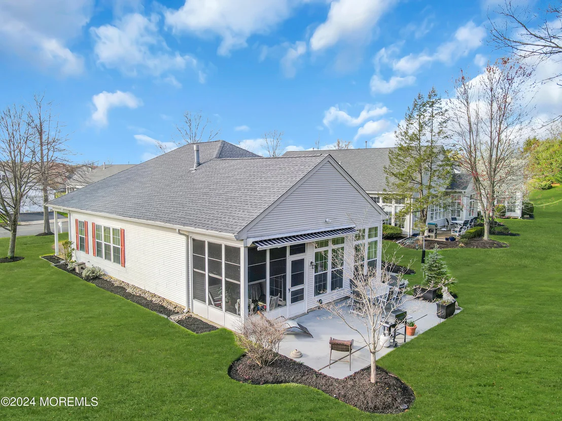 Photo of 2584 Collier Road
