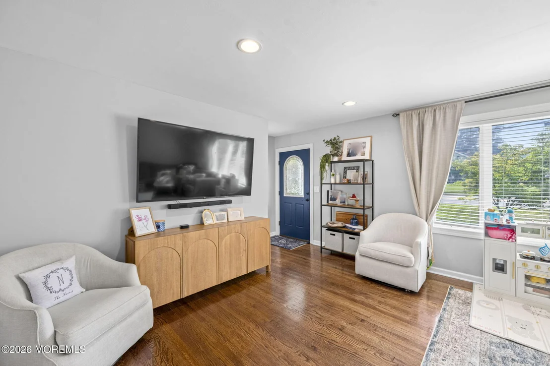 Photo of 213 Lloyd Road