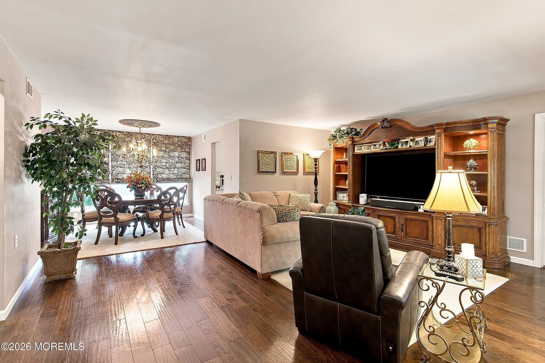 Photo of 669B Buckingham Drive