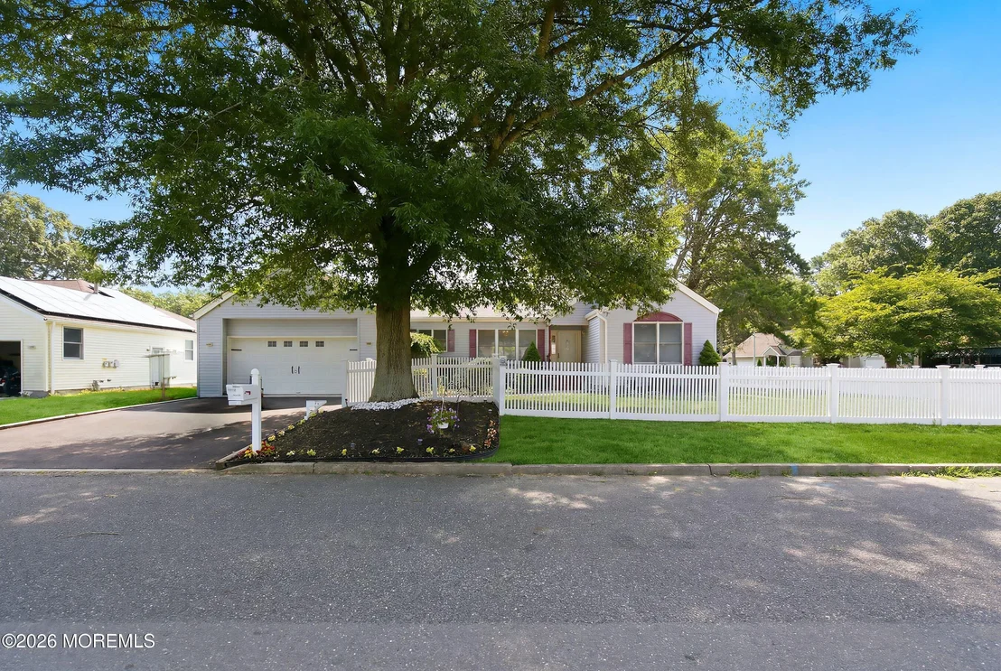 Photo of 101 Foxwood Lane
