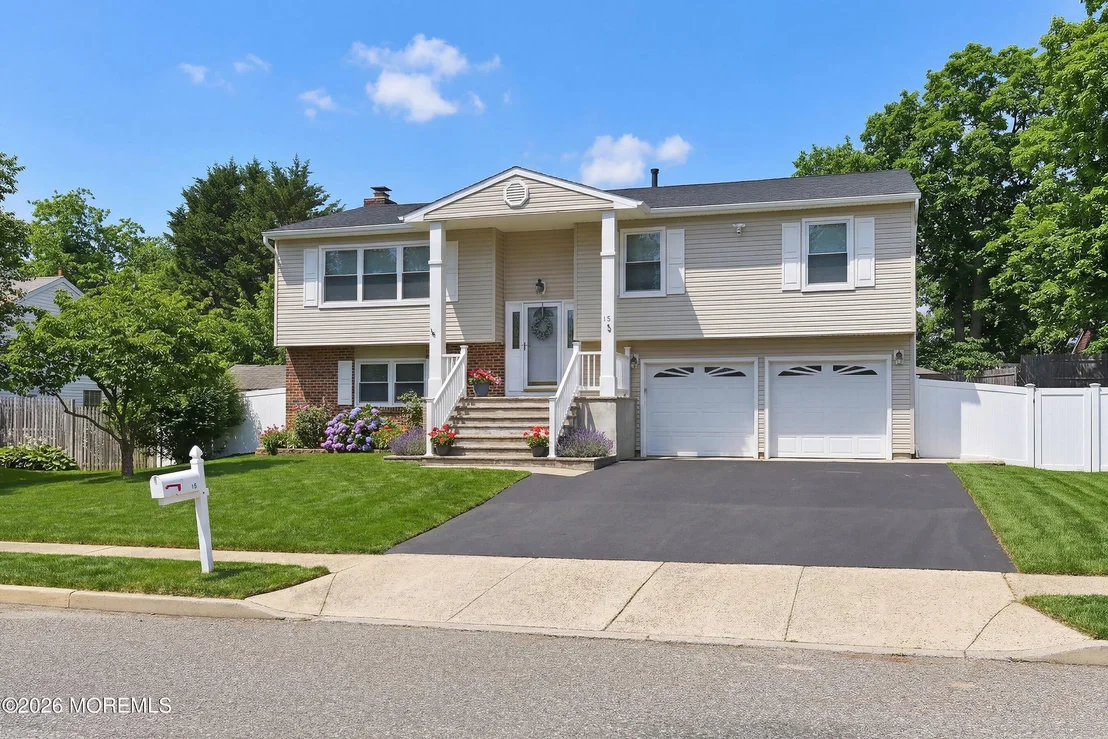 Photo of 15 Bristlecone Drive
