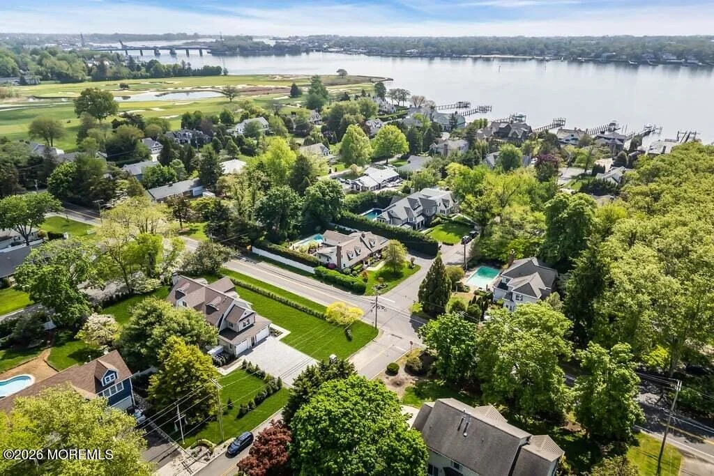 Photo of 907 Riverview Drive
