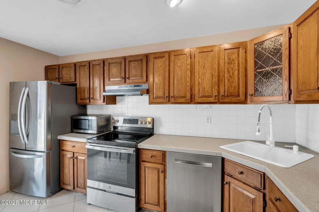 Photo of 323 Shepard Avenue
